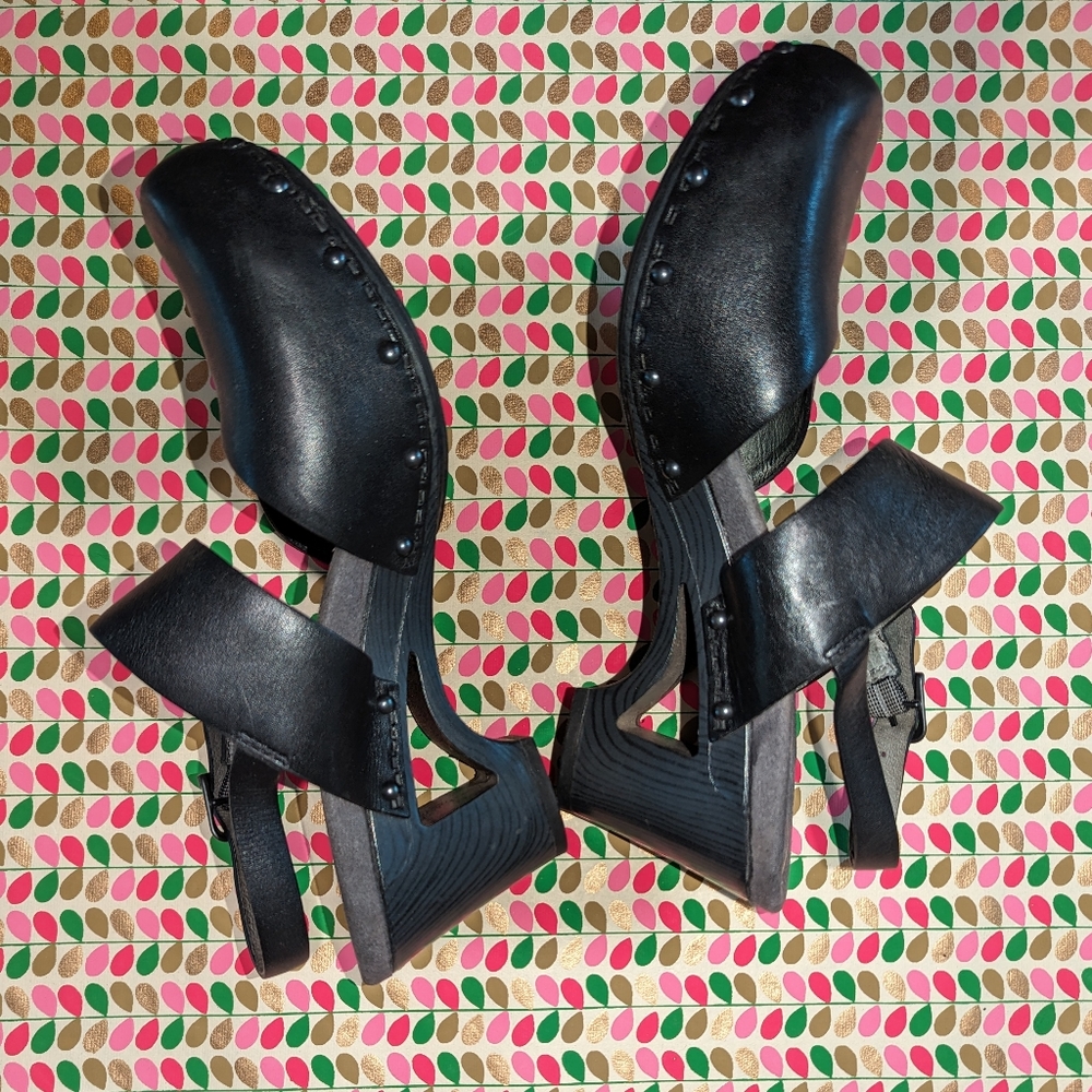Dansko Slingback Clogs Black Excellent Condition Euro Size 38 US Size 8